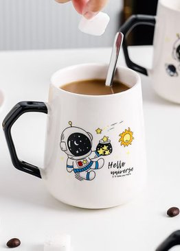 Ceramic Astronaut Mug with cover + spoon+ straw Gift Packing Random Design